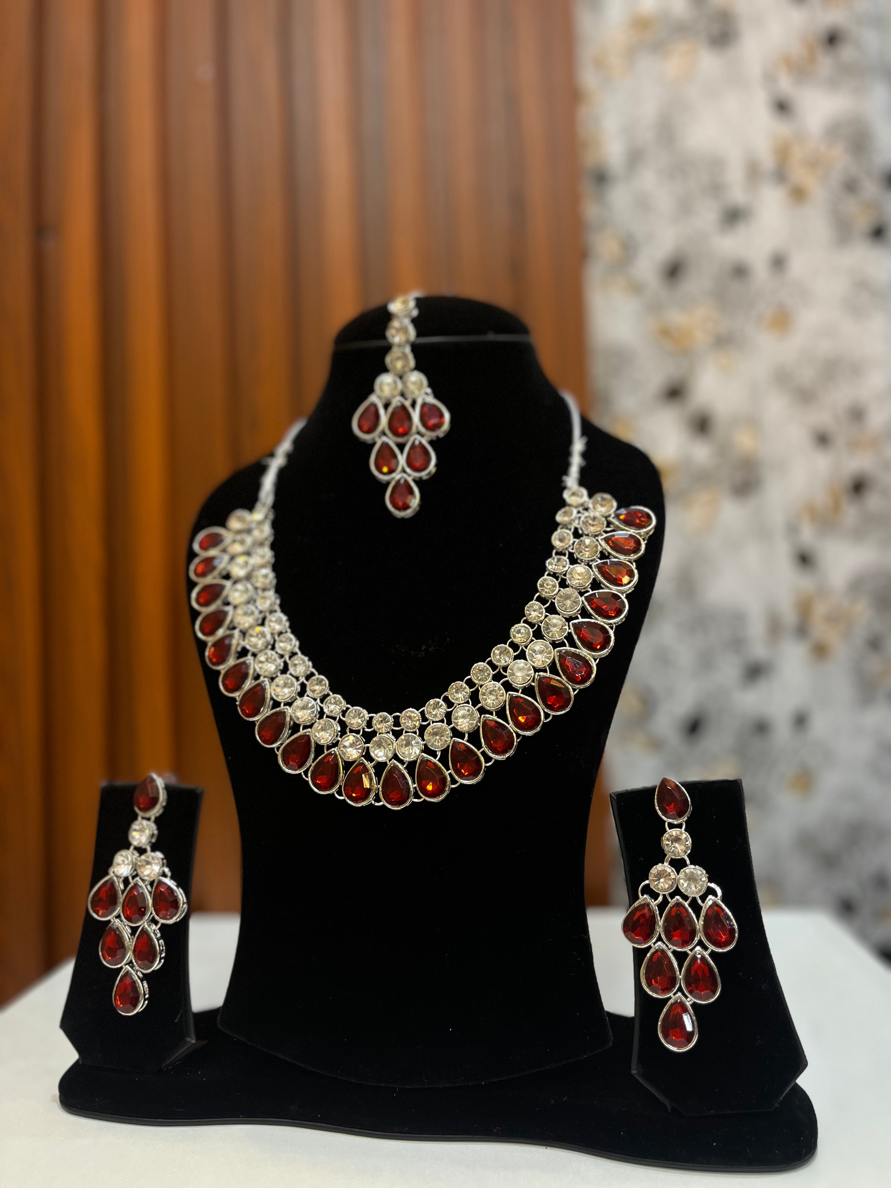 Artificial Jewelry / Necklace Set