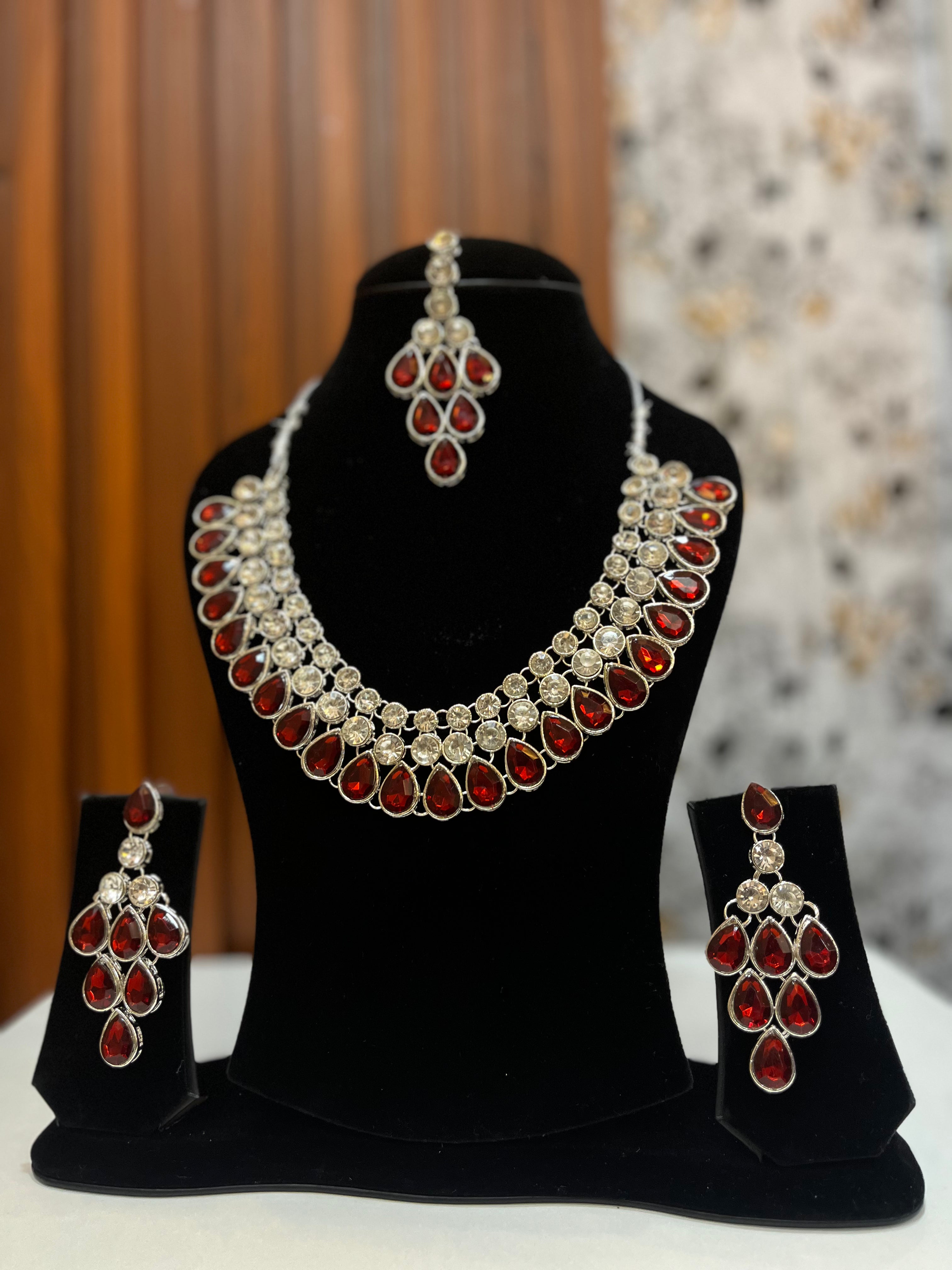 Artificial Jewelry / Necklace Set